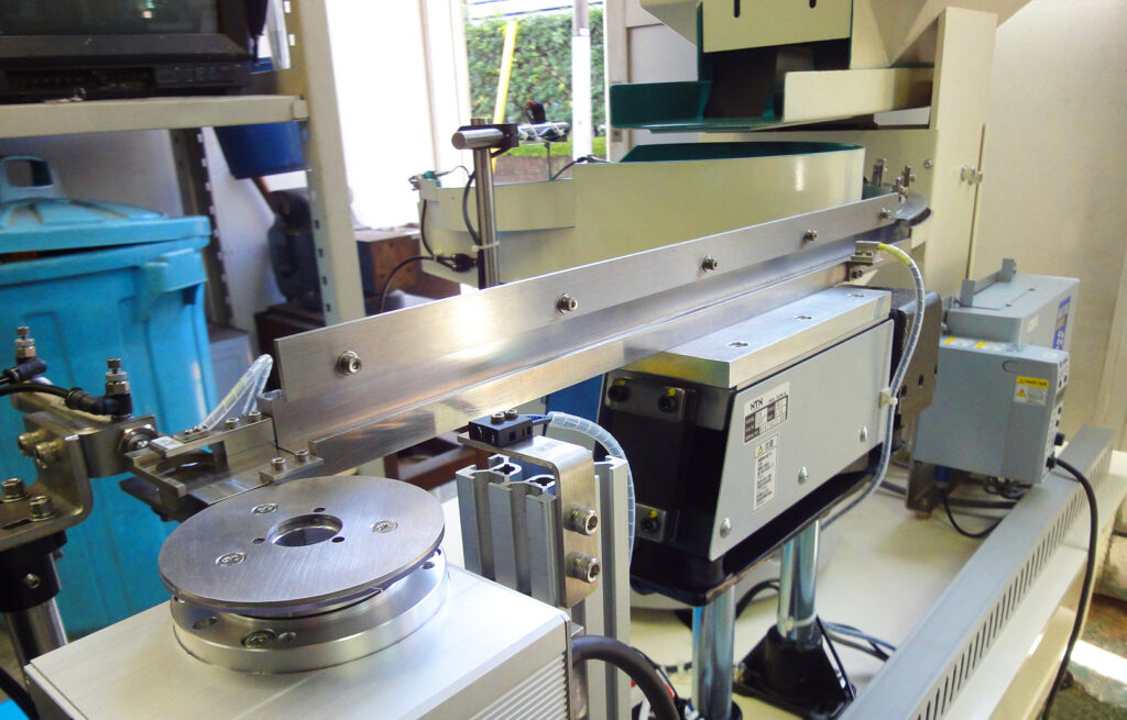 スプレーノズルヘッド用パーツフィーダー