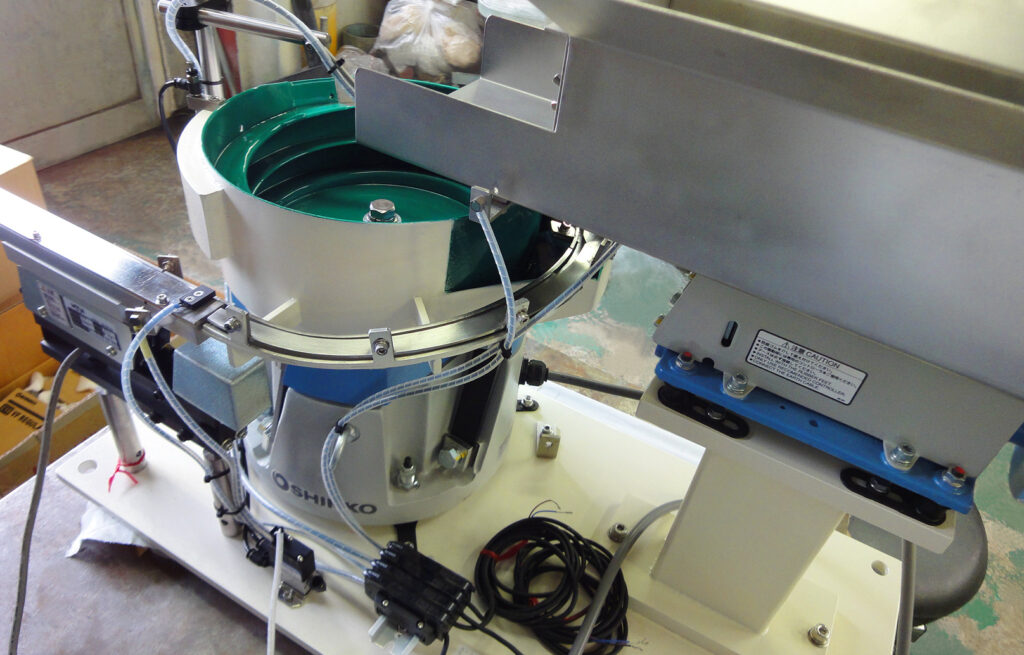 コネクターパーツ用パーツフィーダー