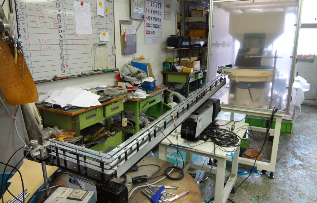 自動車エンジン向けボルト用パーツフィーダーの全体像です