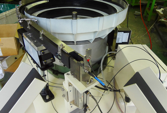 自動車用金属管整列機