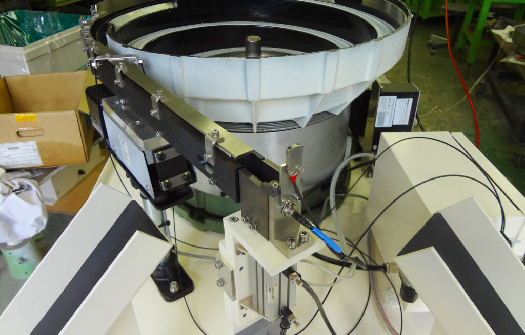 自動車用金属管整列機