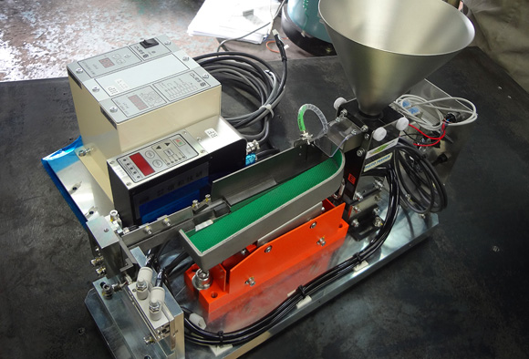 携帯電話・液晶用ネジ整列機