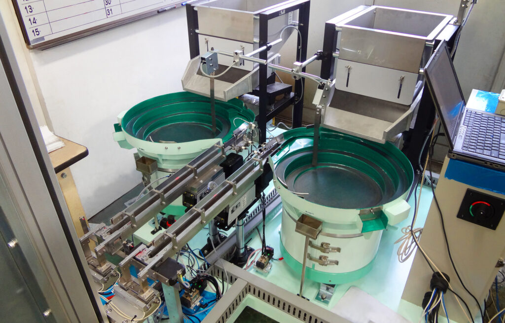 自動車用金属部品整列機