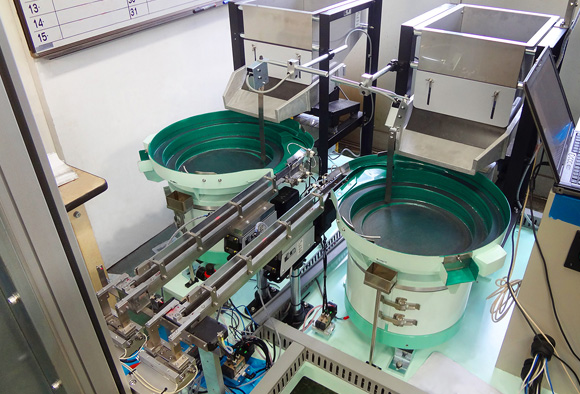 自動車用金属部品整列機