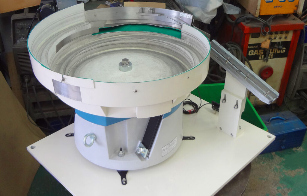 円筒型・凹型金属部品整列機