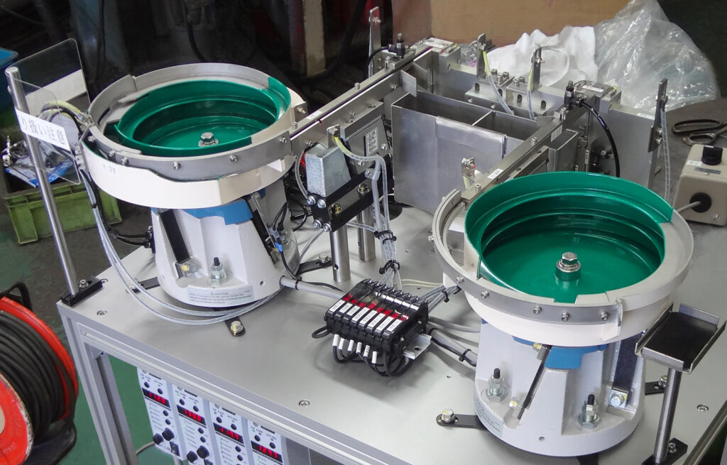 真鍮製インサートナット整列機