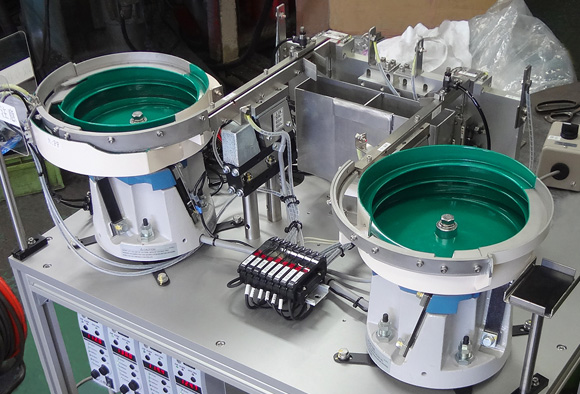 真鍮製インサートナット整列機