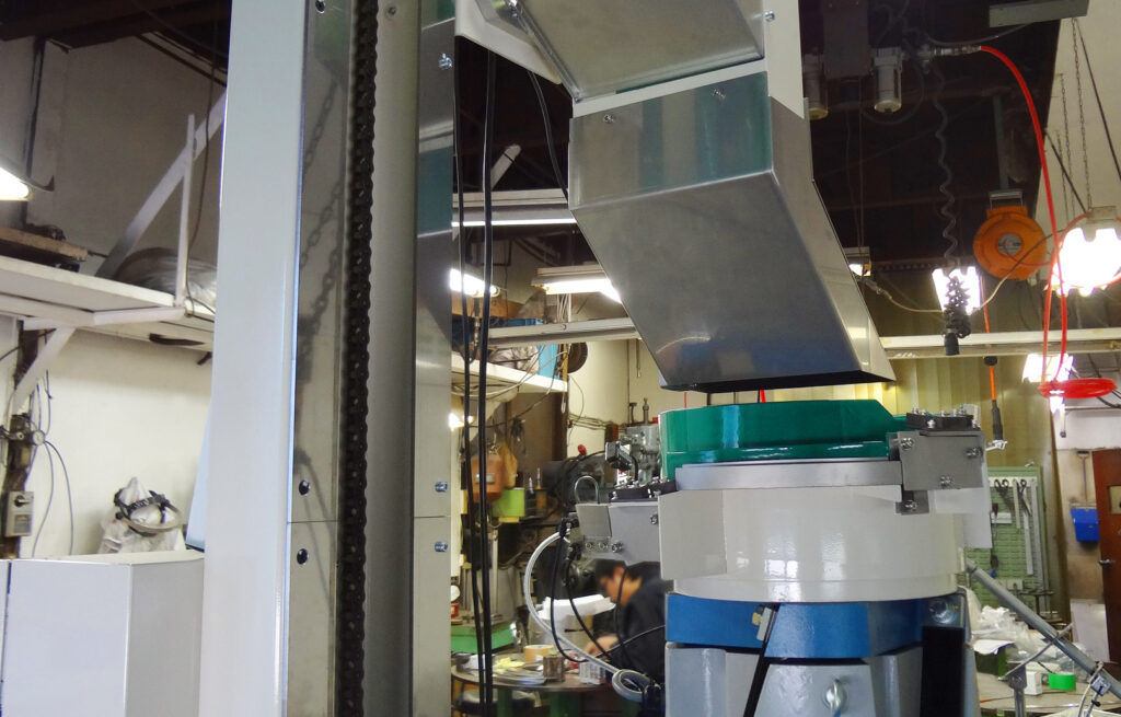 自動車用スタッドボルト整列機