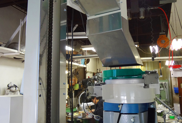 自動車用スタッドボルト整列機