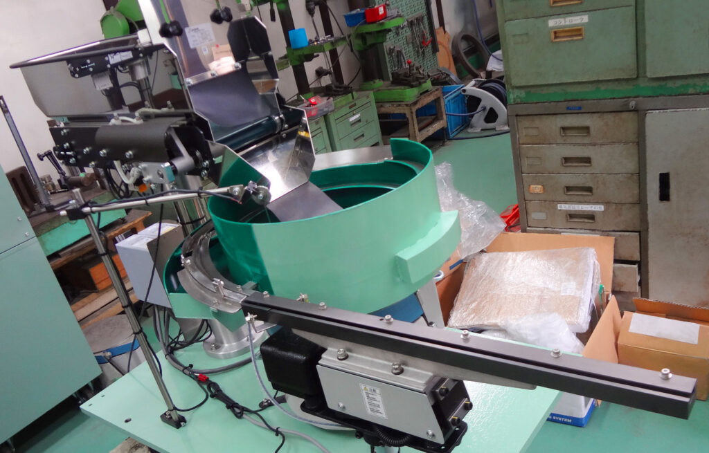 セラミックスパーツ整列機