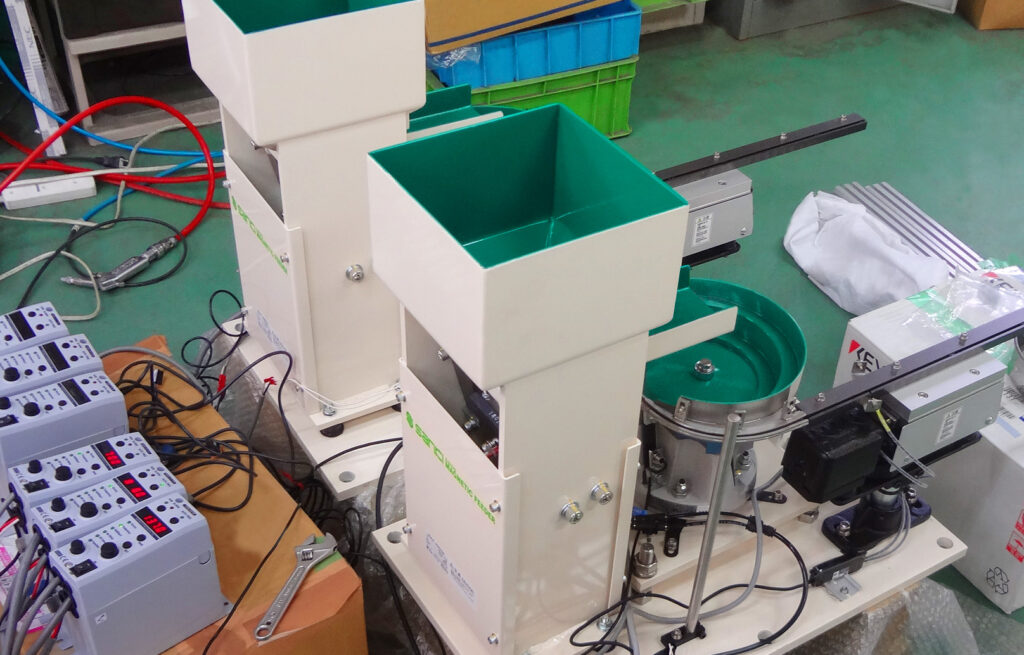 セルフクリンチングナット整列機