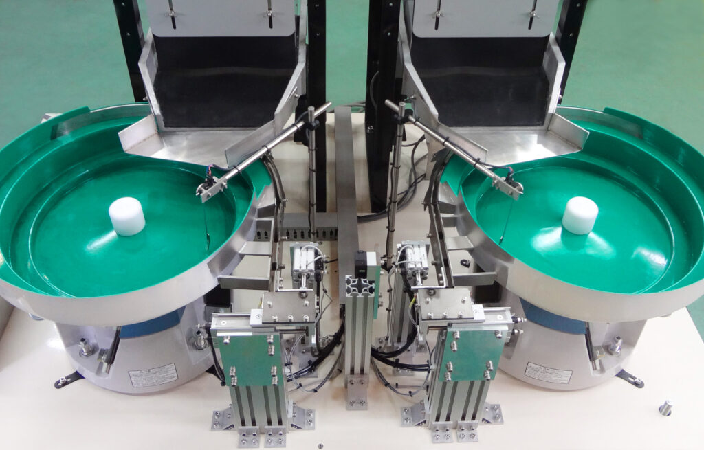 六角穴付M8ボルト整列機