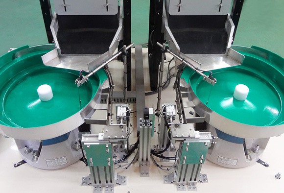 六角穴付M8ボルト整列機