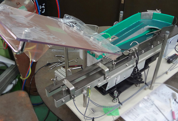 特殊ボルト整列機