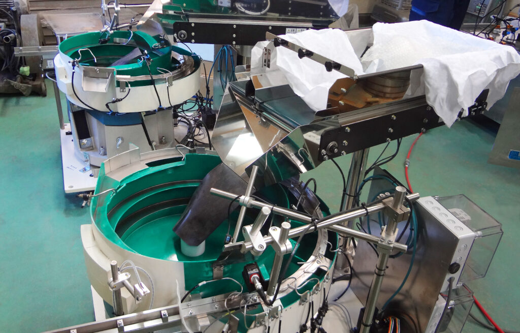 端子用金具整列機