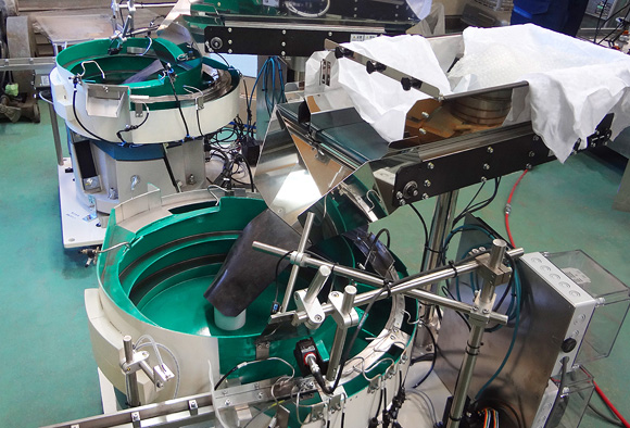 端子用金具整列機