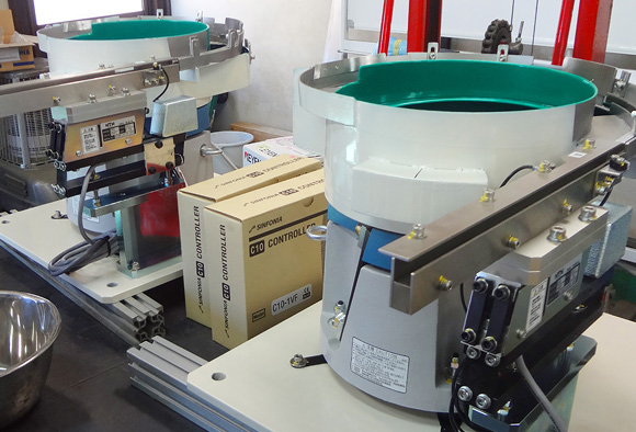 自動車部品用樹脂ブッシュ整列機