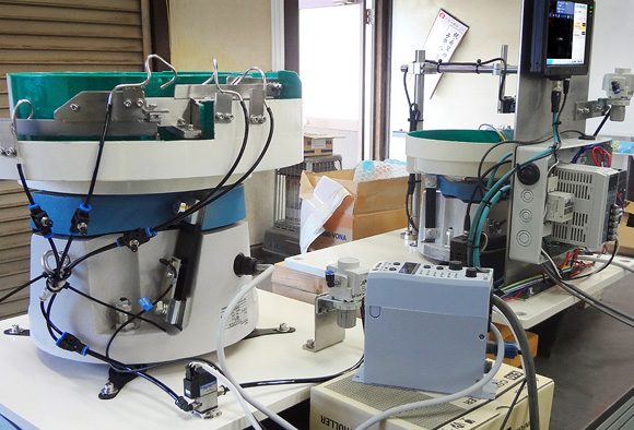 アイライナー軸&スポンジ整列機