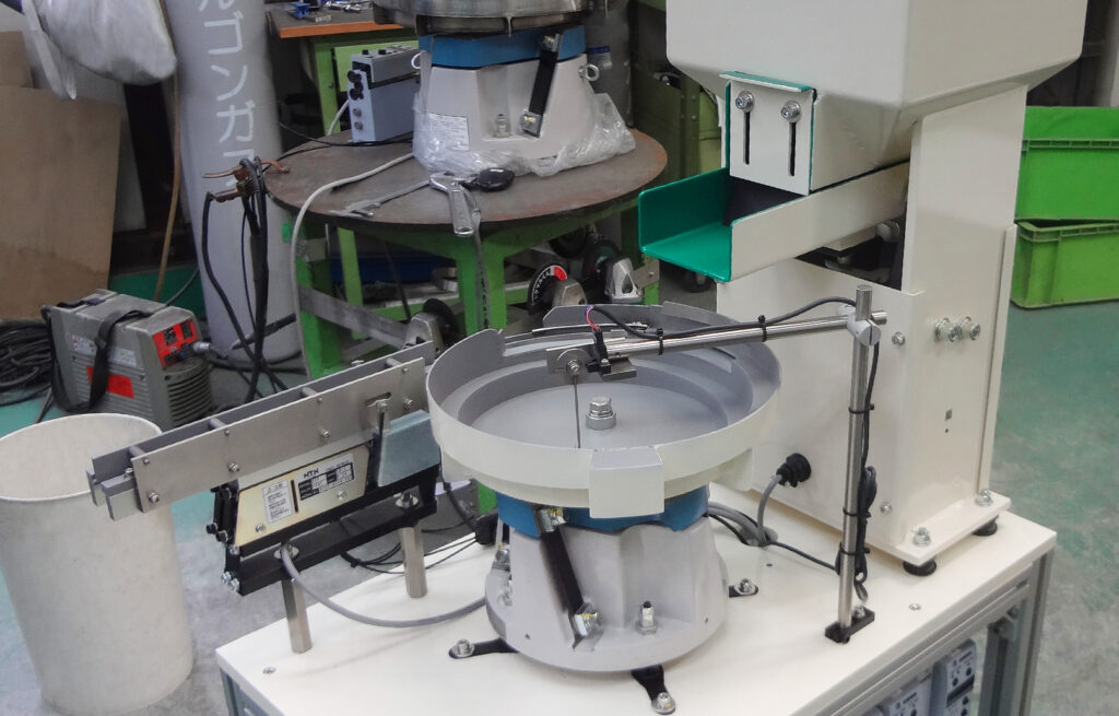 自動車用ゴム部品整列機