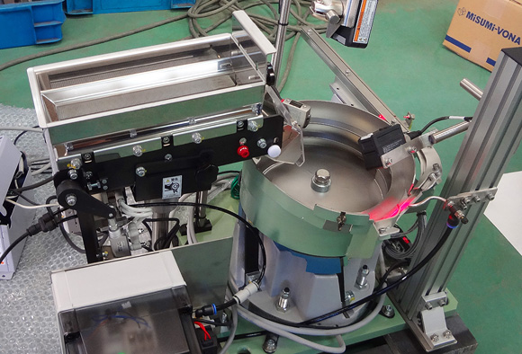 樹脂パッキン整列機