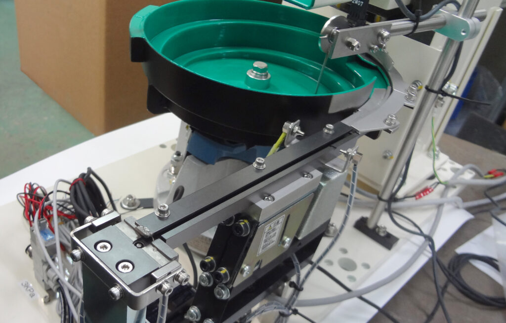 電子部品用金属カラー整列機