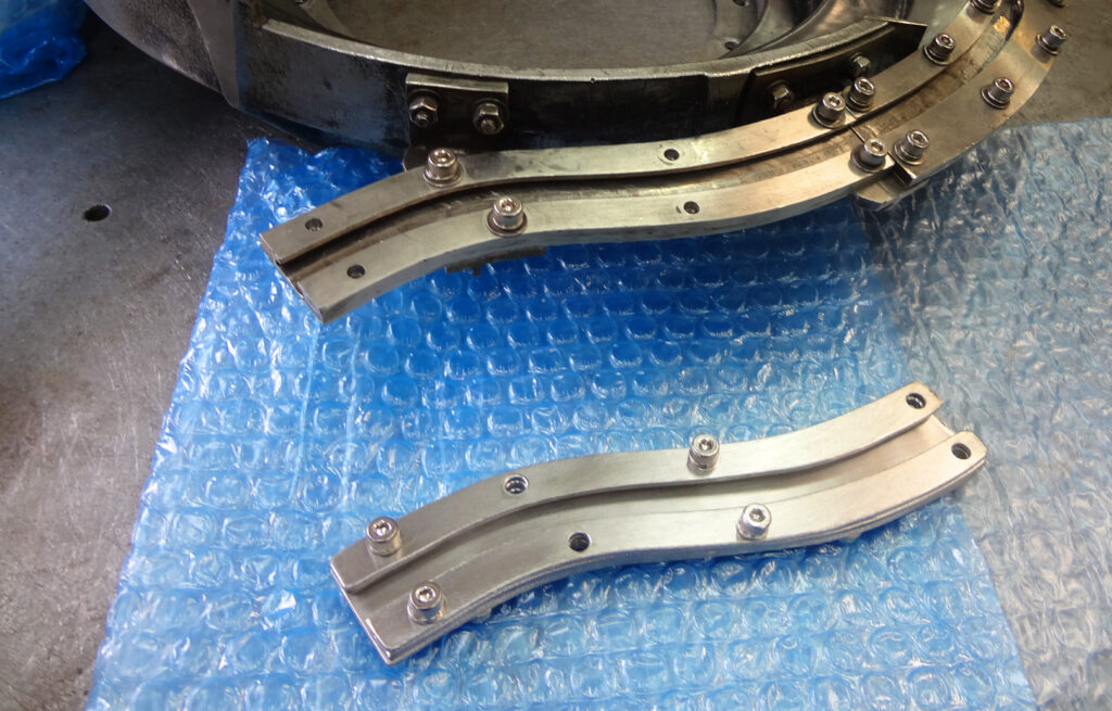 改造点はボウルのレールの先端部分を新造して差し替えます