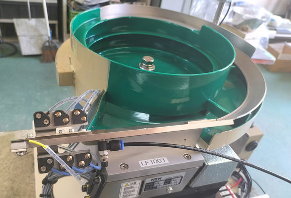 切れ目あり極細リング整列機