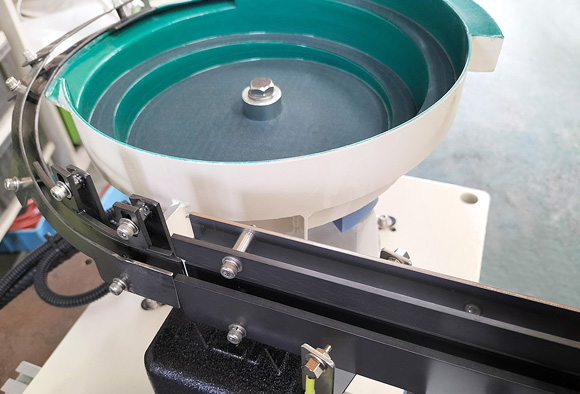 ワッシャー付き六角ボルト整列機