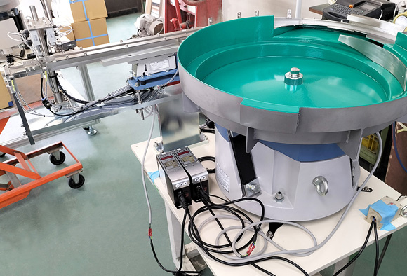 樹脂製特殊形状部品整列機