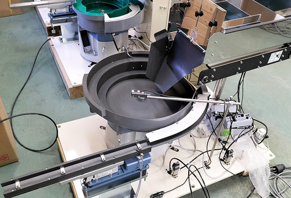 ゴム栓(ゴムパッキン)整列機