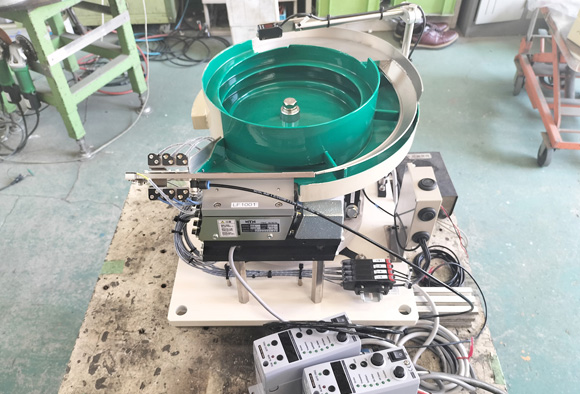 金属製リング用整列機