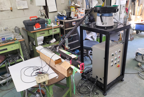 金属製リング用パーツフィーダーです