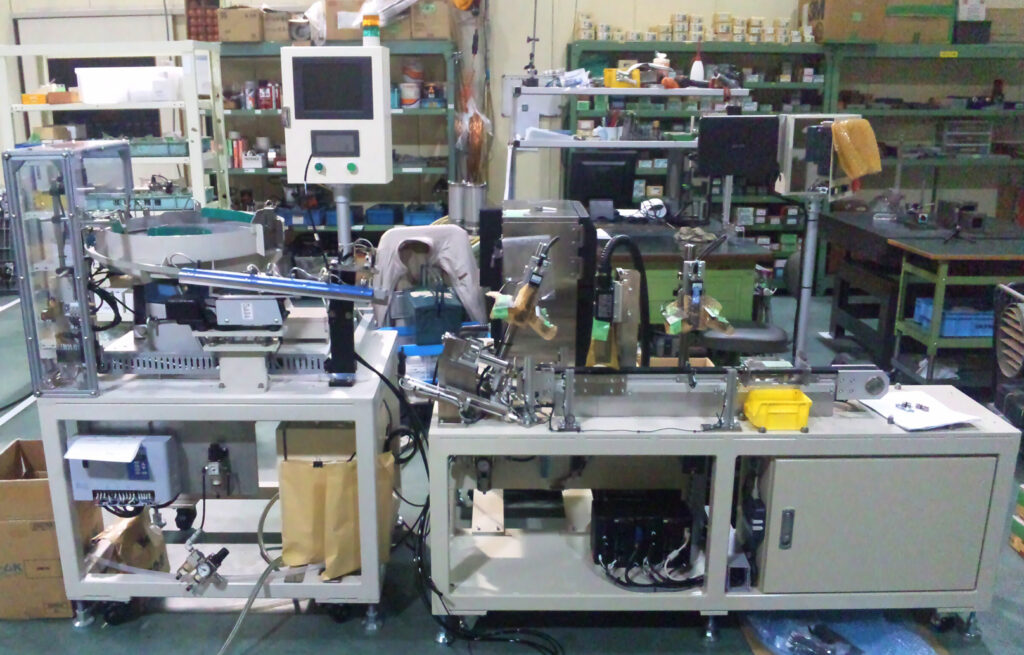 アイライナー印字・検査用パーツフィーダー