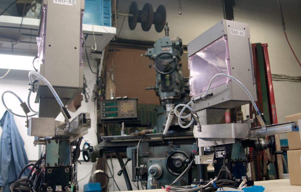 小型絶縁キャップ用パーツフィーダー