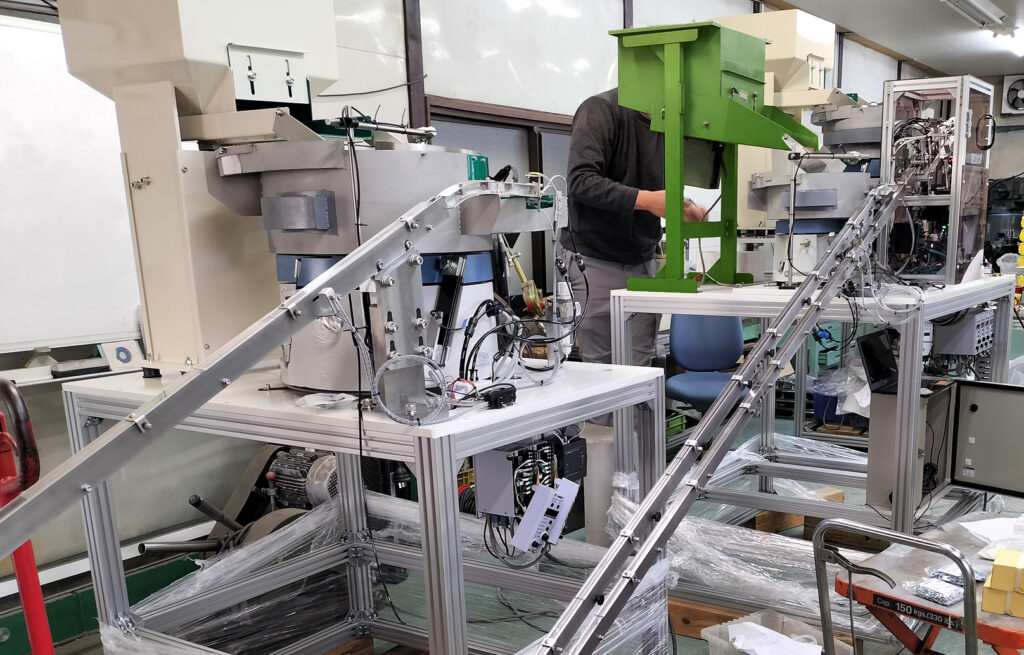 真鍮四角棒整列機