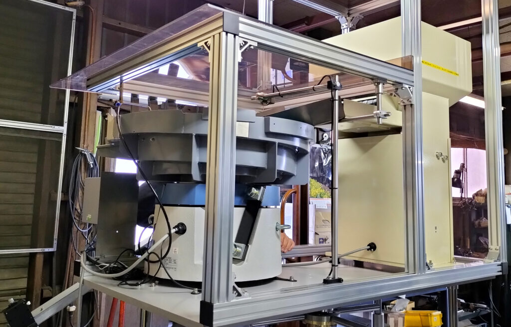 飲料瓶用アルミキャップ整列機