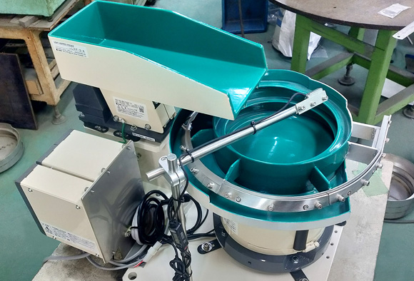 サーミスタ(半導体部品)整列機