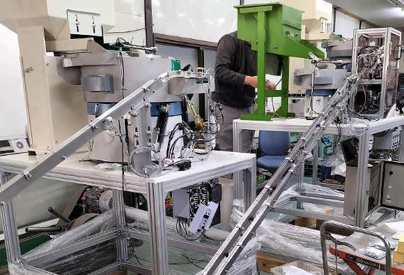 真鍮四角棒整列機