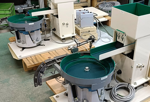 巻きブッシュ整列機